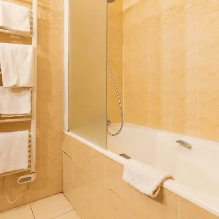 Manoir De Moellien, The Originals Relais Отель