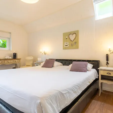 Отель Manoir De Moellien, The Originals Relais